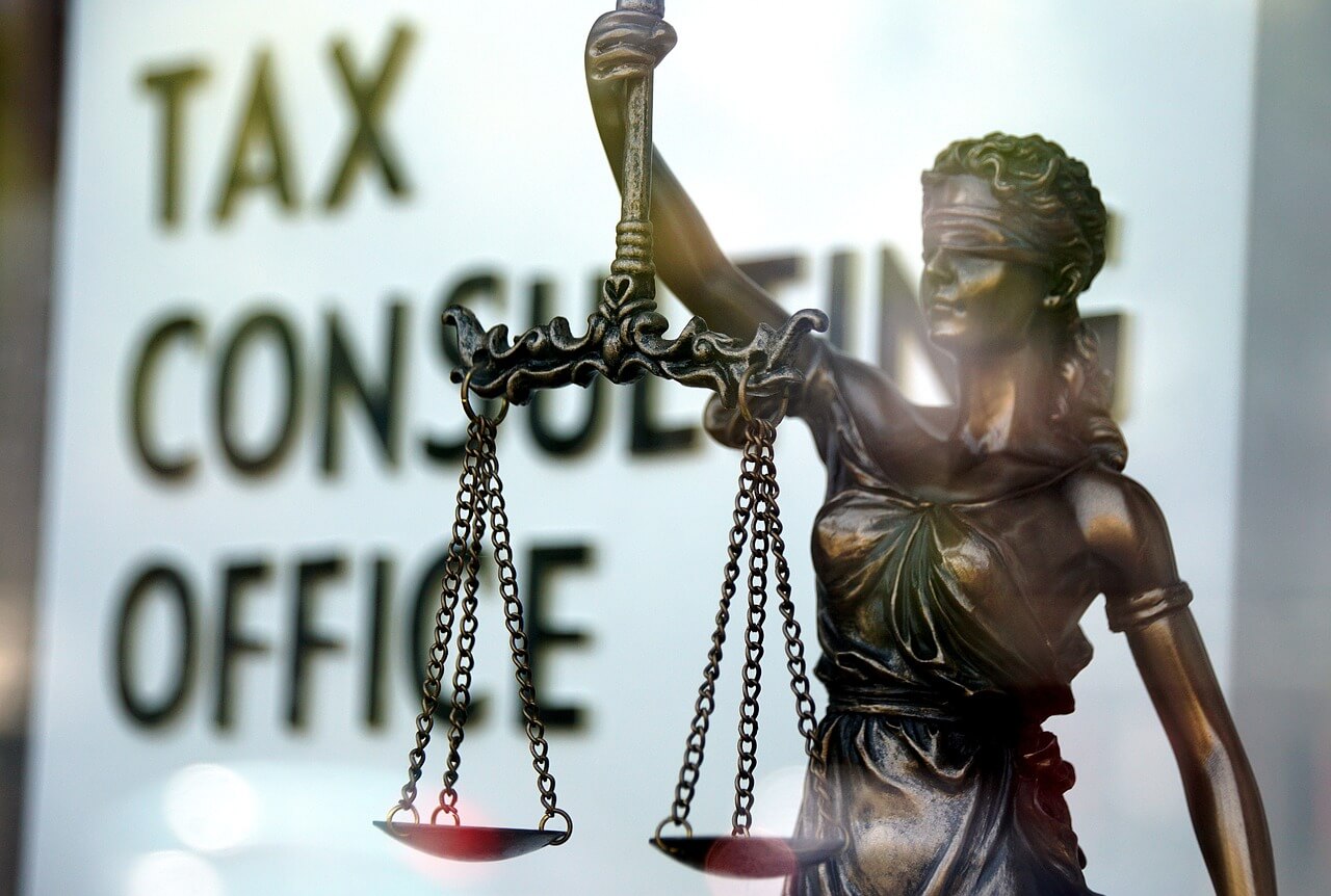What deductions can I claim without receipts for businesses in the US? A scale of justice in front of a tax consulting office window.